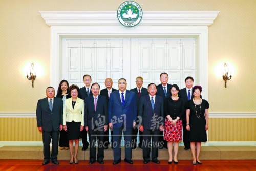 崔世安晤廠商會談澳經濟發展